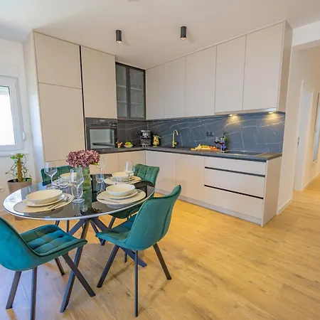 Apartment Kotisina J Parking Included Makarska