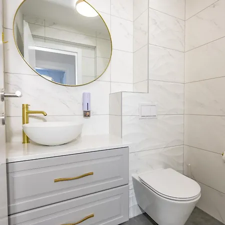 Kotisina J Parking Included Apartment Makarska