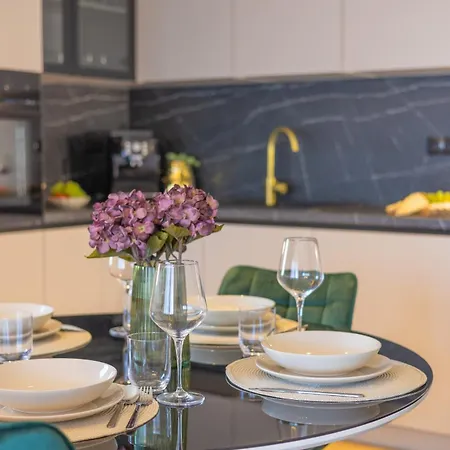 Apartment Kotisina J Parking Included