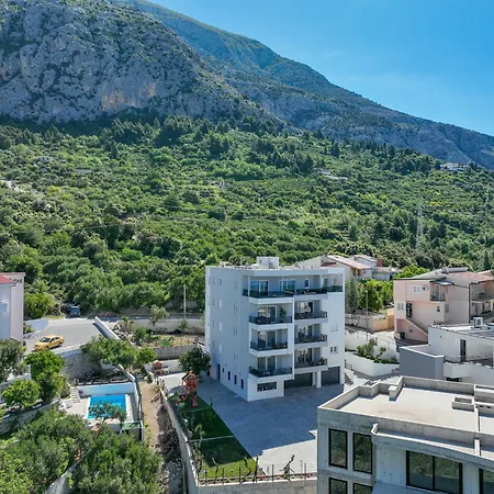 Kotisina J Parking Included Appartement Makarska