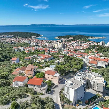 Kotisina J Parking Included * Makarska