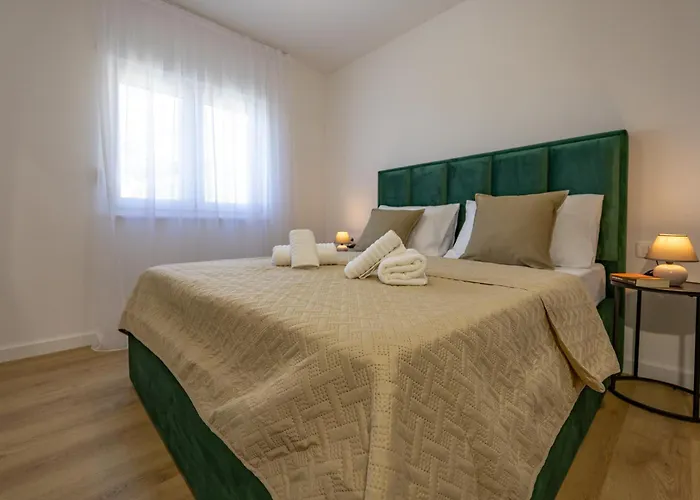 Kotisina J Parking Included