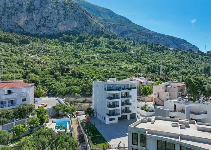 Kotisina J Parking Included Appartement Makarska