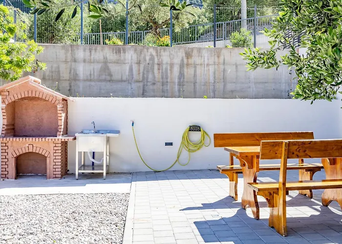 Kotisina J Parking Included * Makarska